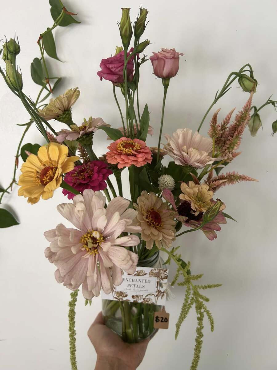 https://www.capriveraflorals.com/