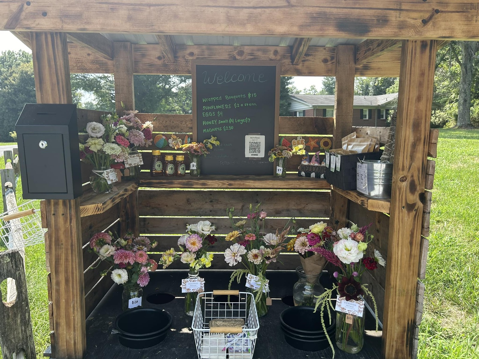 https://www.capriveraflorals.com/