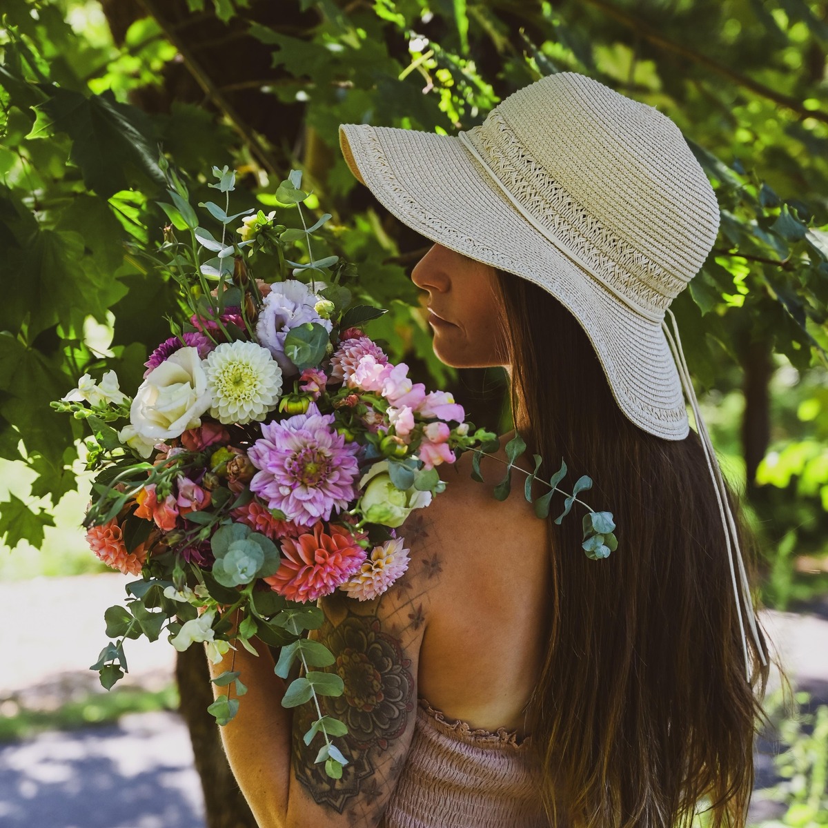 "Sierra is a dream to work with, and her flowrers are MAGICAL!!!"
