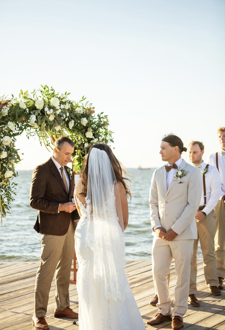https://www.capriveraflorals.com/
