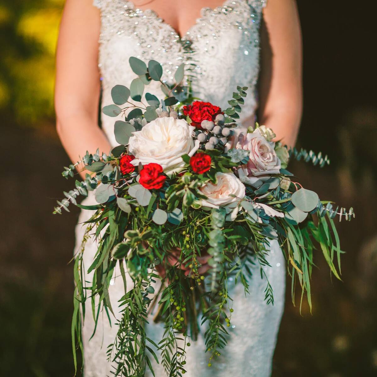Photo: @jackalope.photos Flowers: @dinodesignsofbaltimore Venue: @stoneridgehollow planner: @ludicevents