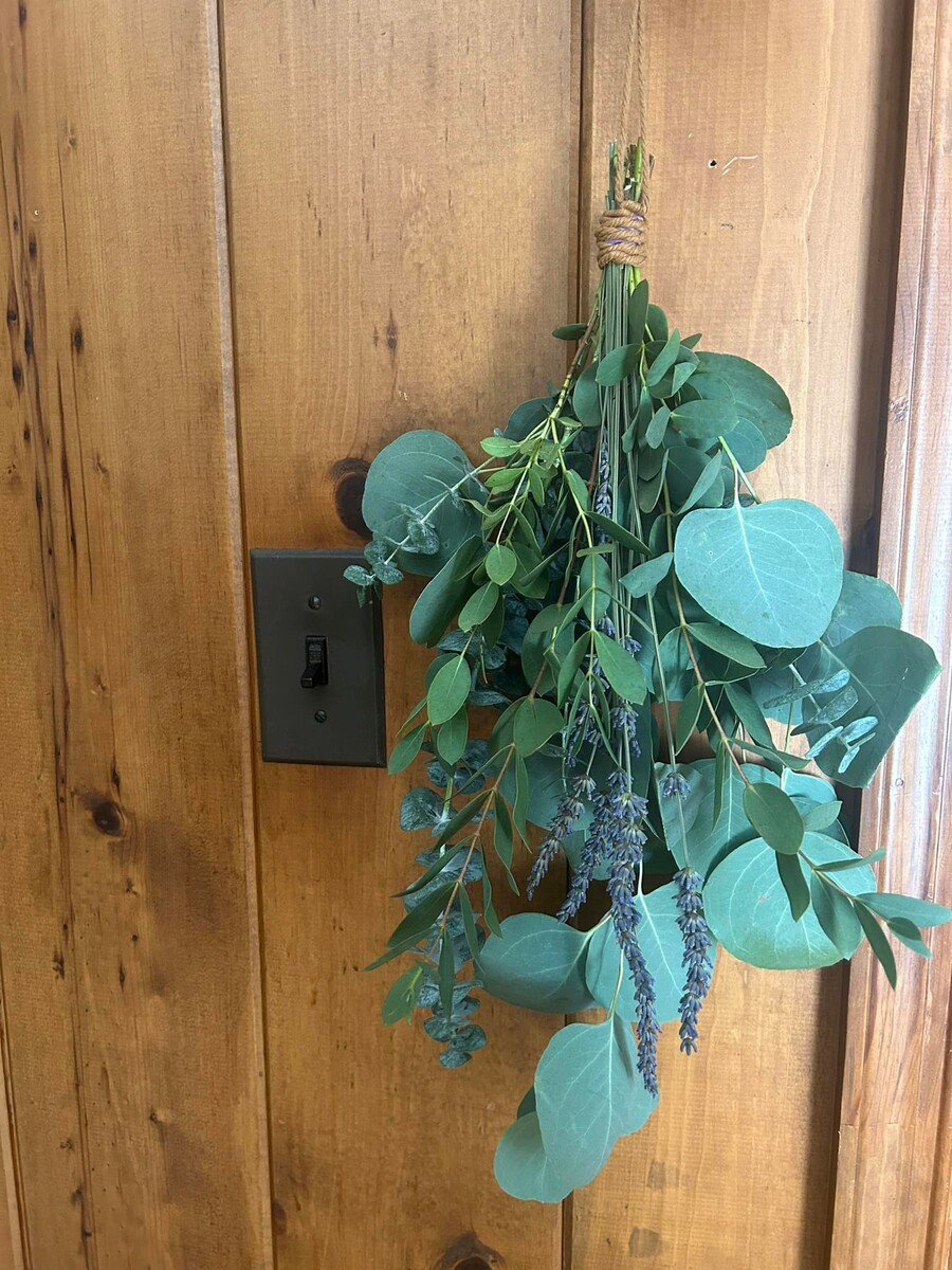 https://www.capriveraflorals.com/