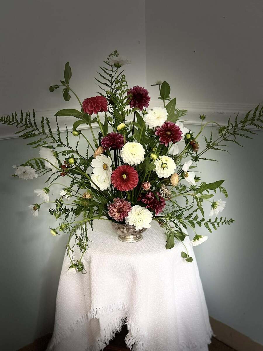 https://www.capriveraflorals.com/