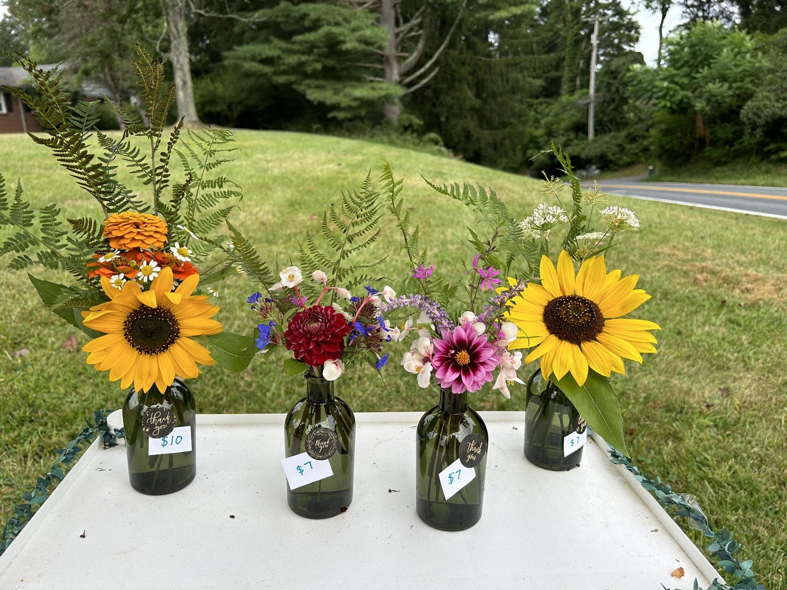 https://www.capriveraflorals.com/