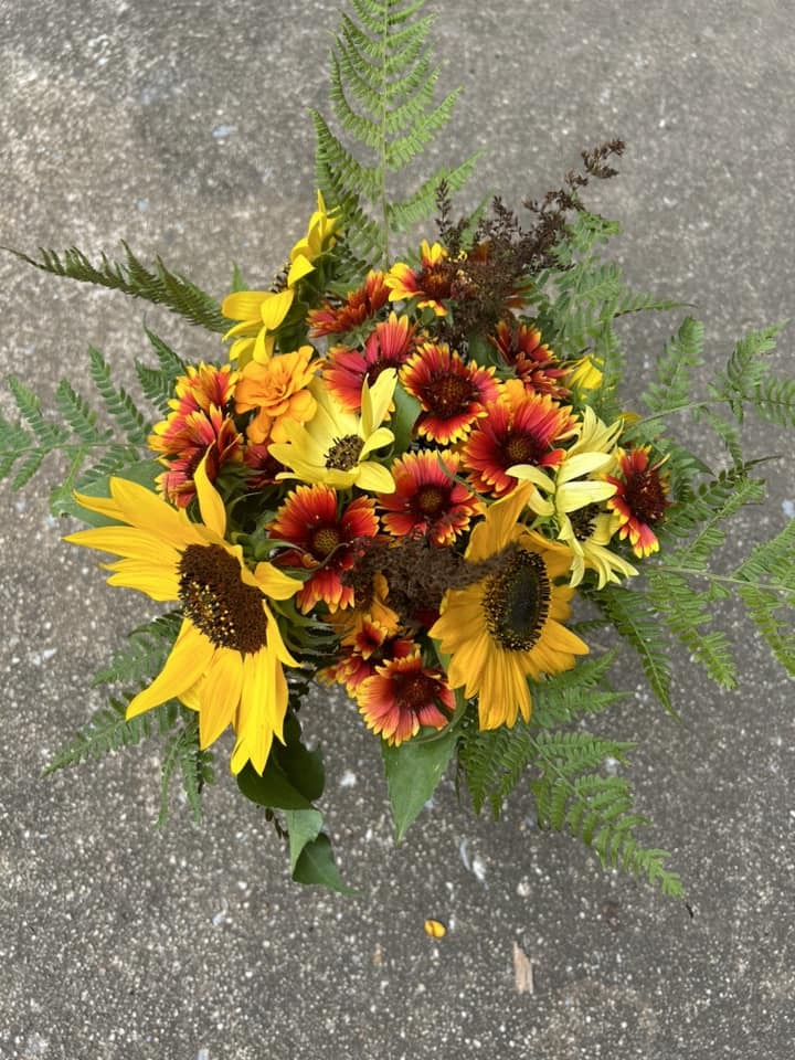 https://www.capriveraflorals.com/
