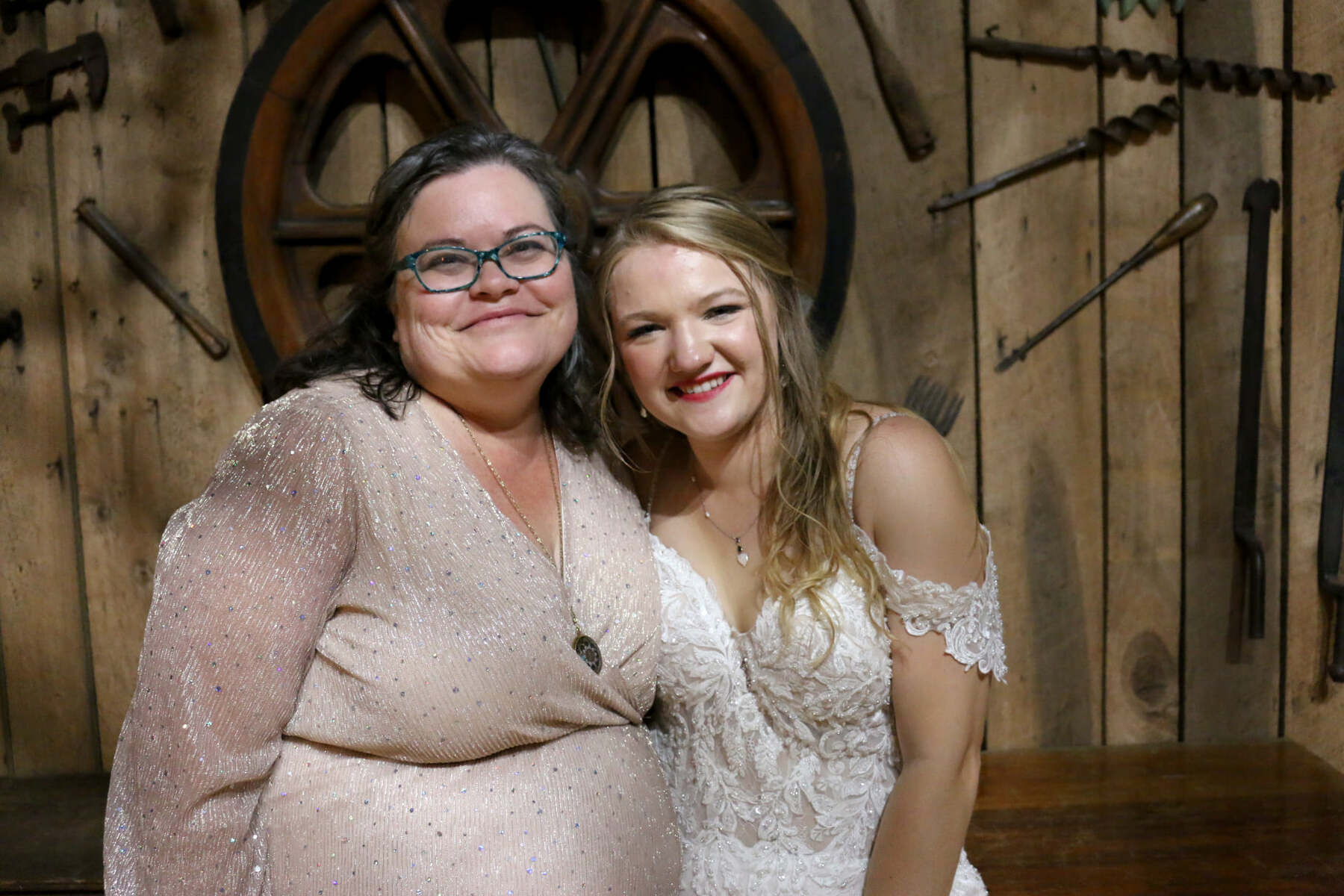 Nicole Palermo Beauty/Kimi Collins Bridal Hair/Trusty Photography